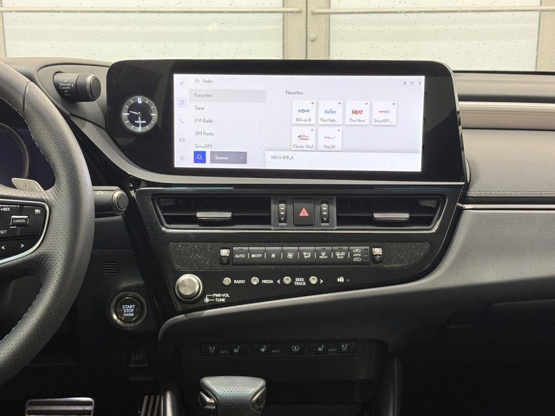 Lexus ES Vehicle Image 10