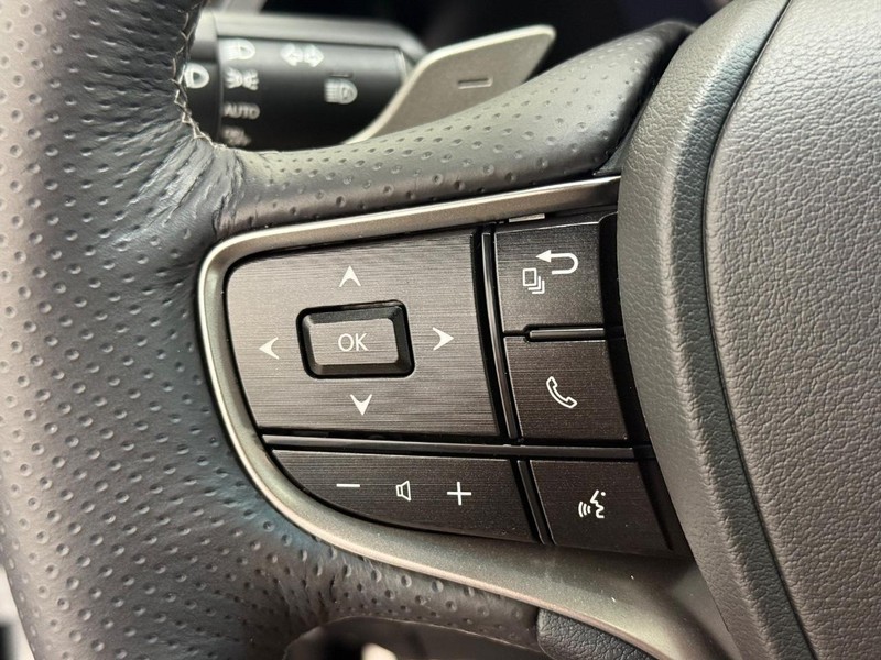Lexus ES Vehicle Image 16