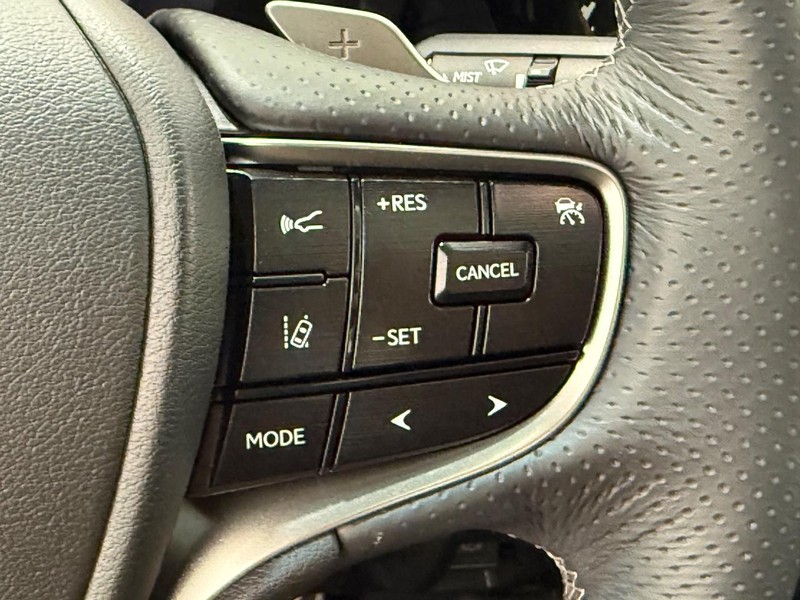 Lexus ES Vehicle Image 17