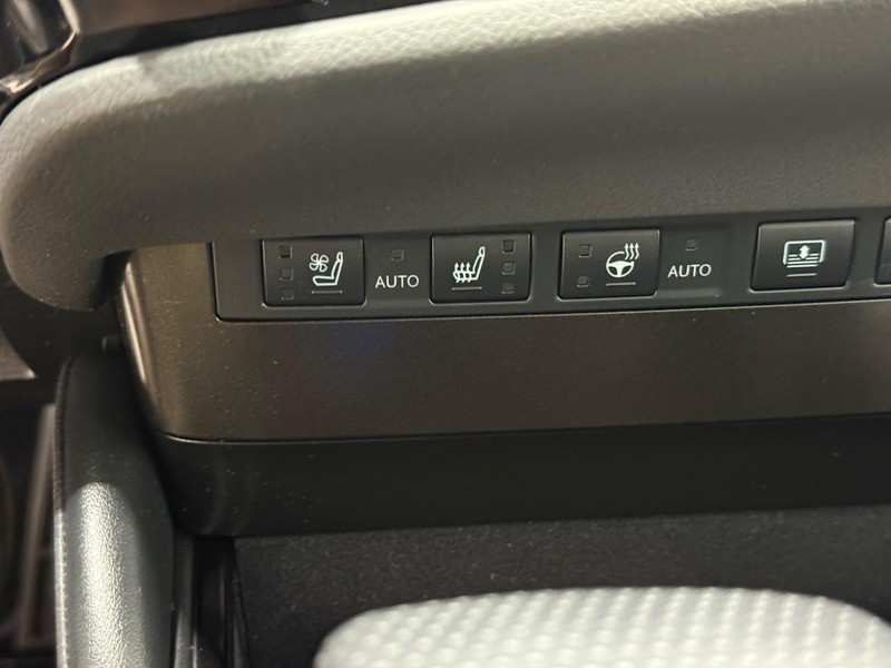 Lexus ES Vehicle Image 18