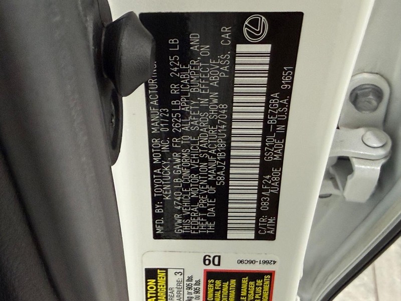 Lexus ES Vehicle Image 22