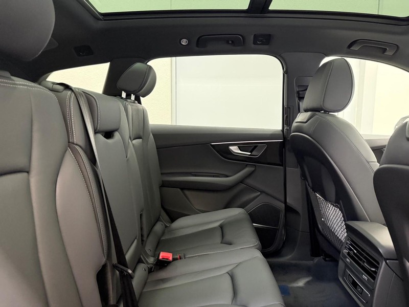Audi Q7 Vehicle Image 4