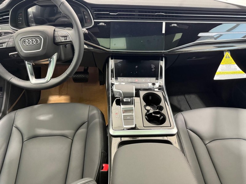 Audi Q7 Vehicle Image 5