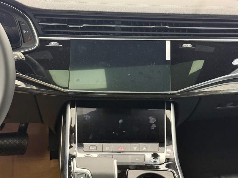 Audi Q7 Vehicle Image 6