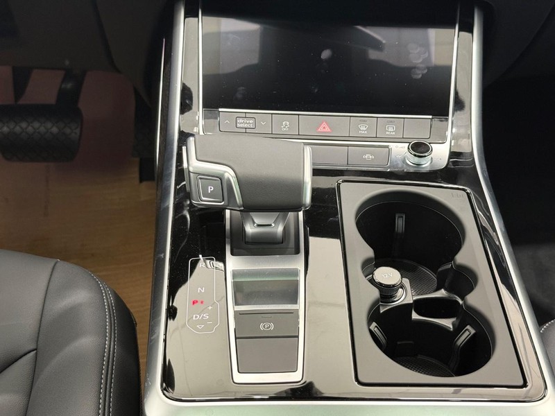 Audi Q7 Vehicle Image 7
