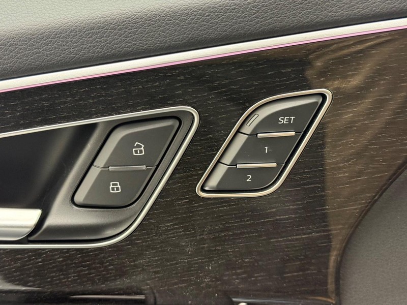 Audi Q7 Vehicle Image 10