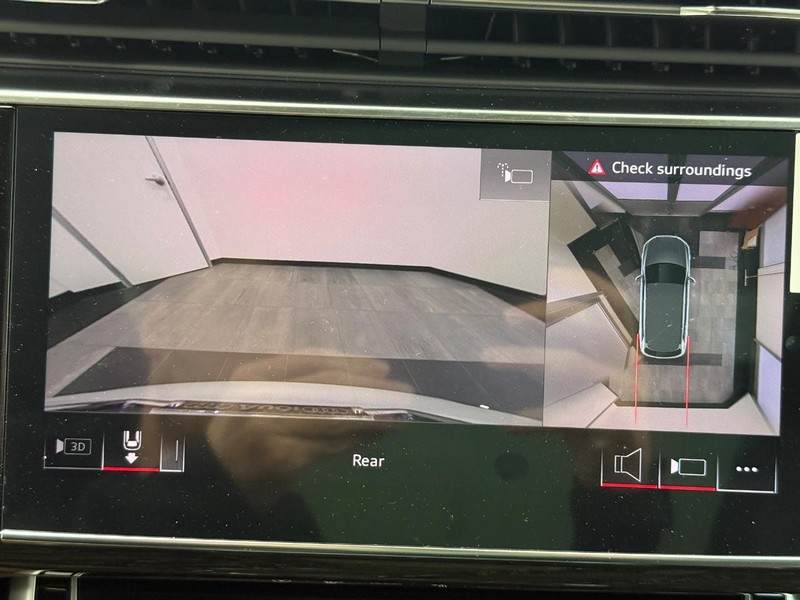 Audi Q7 Vehicle Image 13