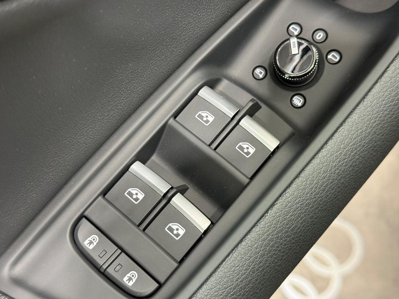 Audi Q7 Vehicle Image 15