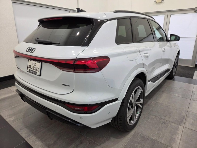Audi Q6 e-tron Vehicle Image 2