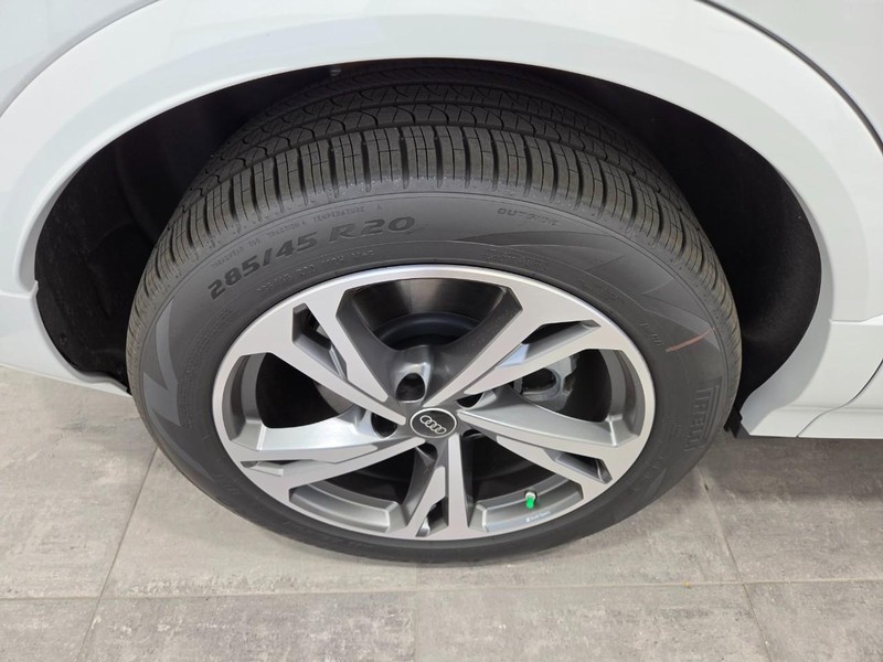 Audi Q6 e-tron Vehicle Image 3