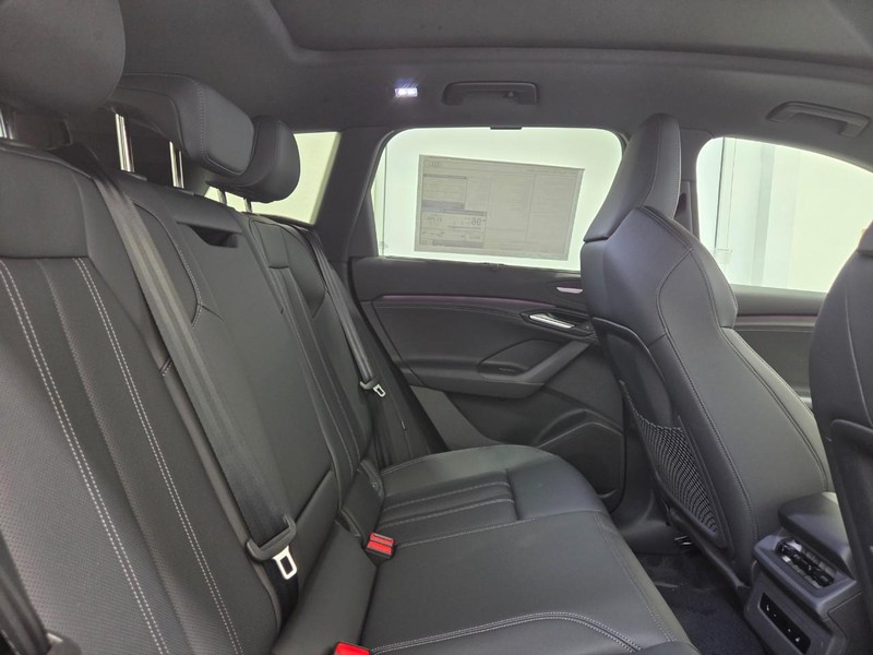 Audi Q6 e-tron Vehicle Image 4