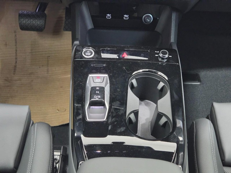 Audi Q6 e-tron Vehicle Image 7