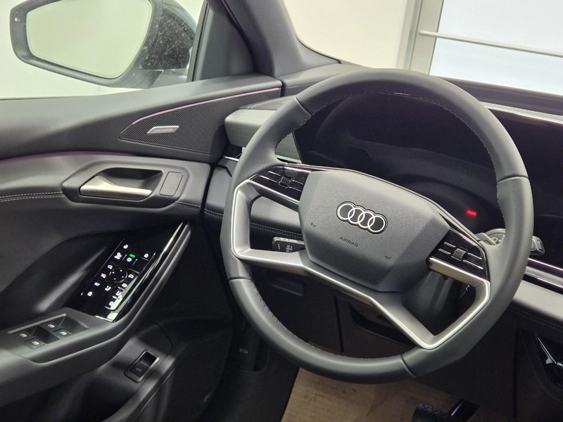 Audi Q6 e-tron Vehicle Image 8