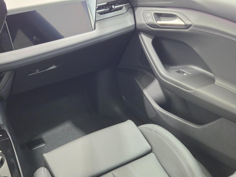 Audi Q6 e-tron Vehicle Image 9