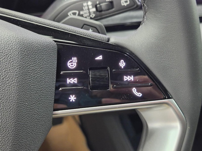 Audi Q6 e-tron Vehicle Image 11