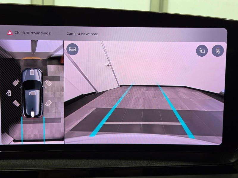 Audi Q6 e-tron Vehicle Image 12
