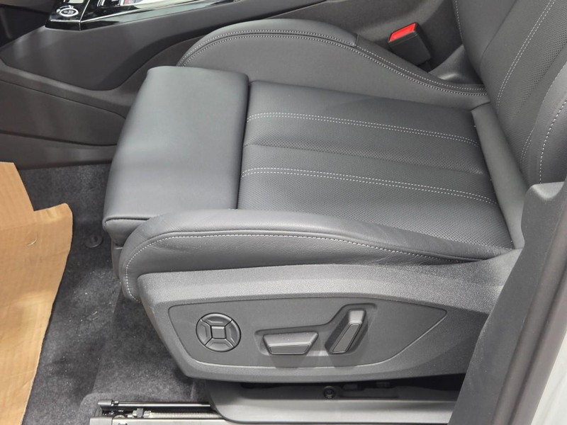 Audi Q6 e-tron Vehicle Image 15