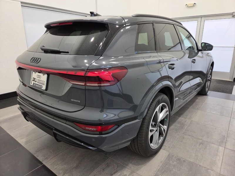 Audi Q6 e-tron Vehicle Image 2