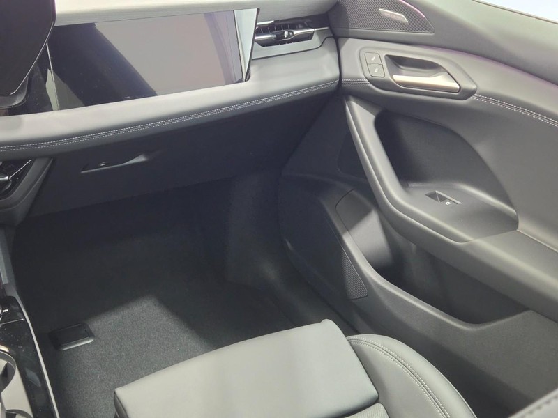 Audi Q6 e-tron Vehicle Image 8