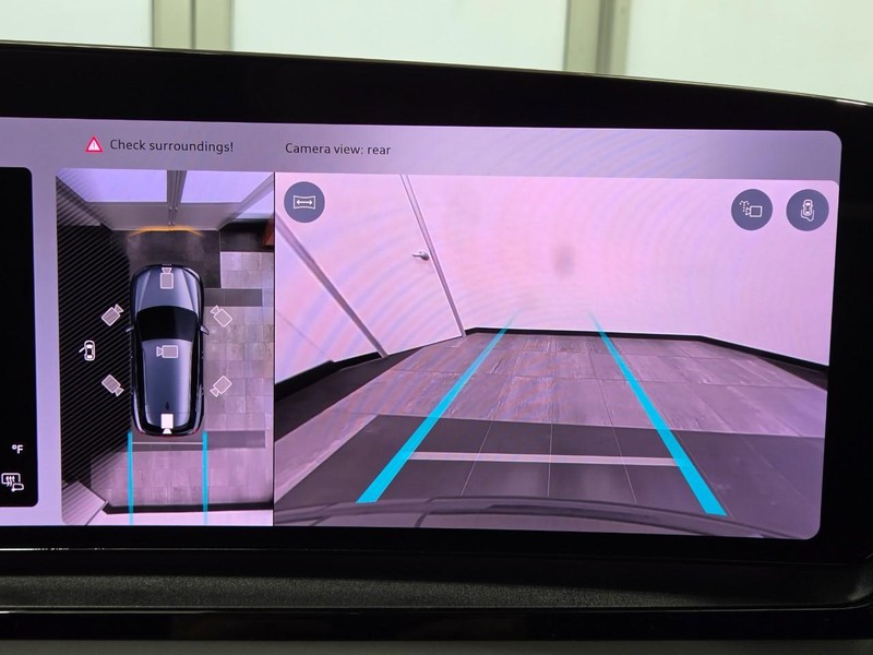 Audi Q6 e-tron Vehicle Image 11