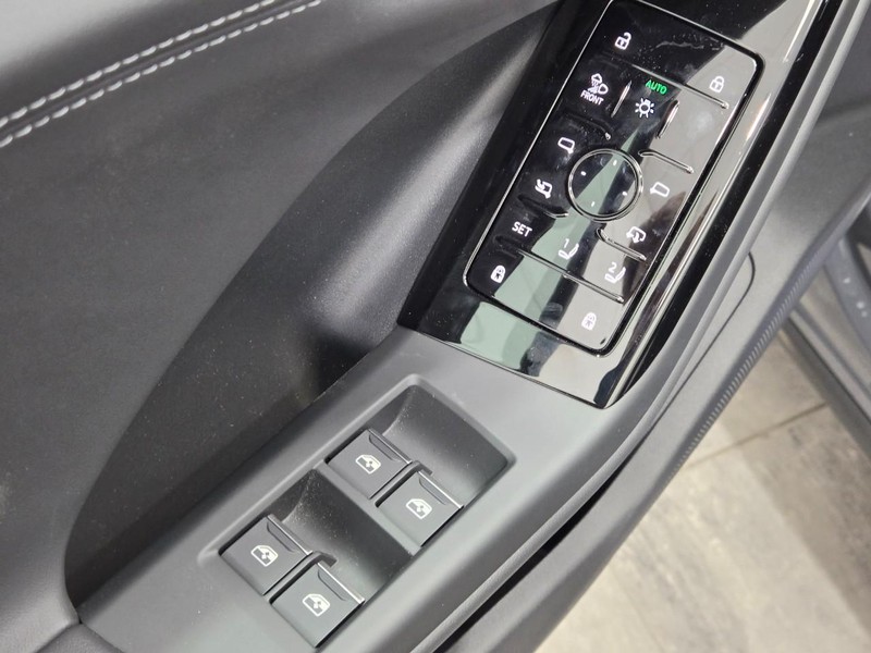 Audi Q6 e-tron Vehicle Image 13