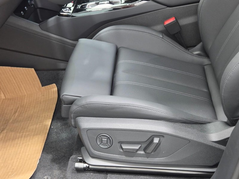 Audi Q6 e-tron Vehicle Image 14