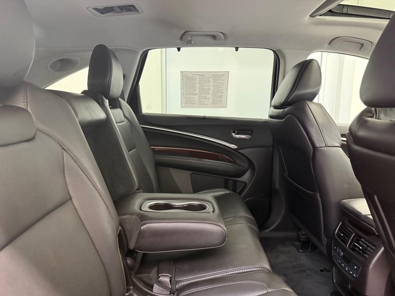 Acura MDX Vehicle Image 8