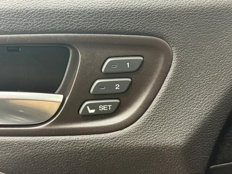 Acura MDX Vehicle Image 14