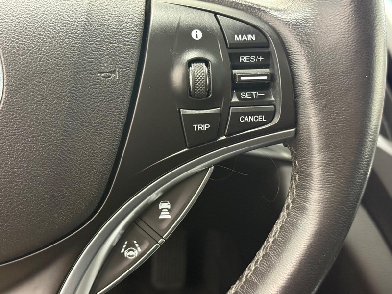 Acura MDX Vehicle Image 16