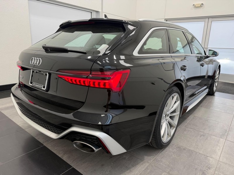 Audi RS 6 Avant Vehicle Image 2
