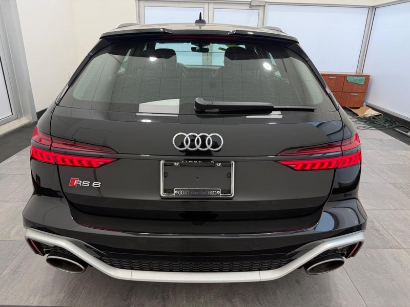 Audi RS 6 Avant Vehicle Image 3