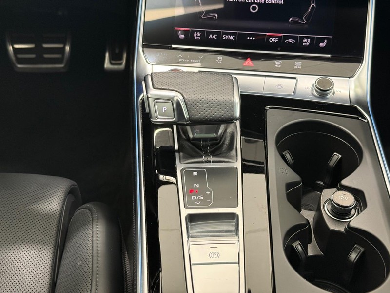 Audi RS 6 Avant Vehicle Image 11
