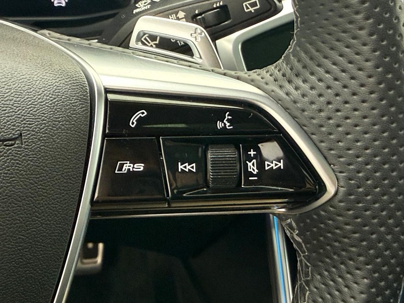 Audi RS 6 Avant Vehicle Image 15