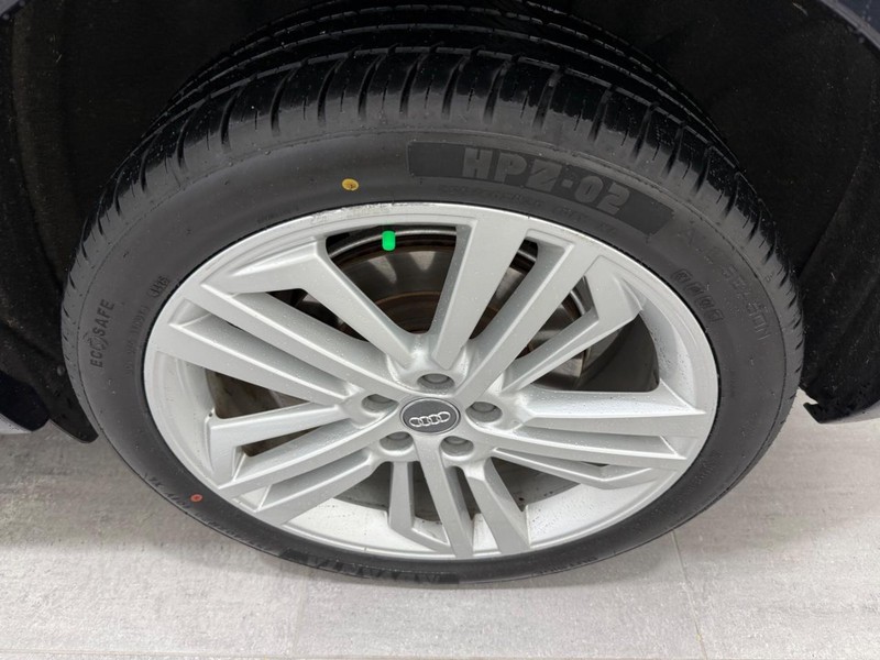 Audi Q5 Vehicle Image 5