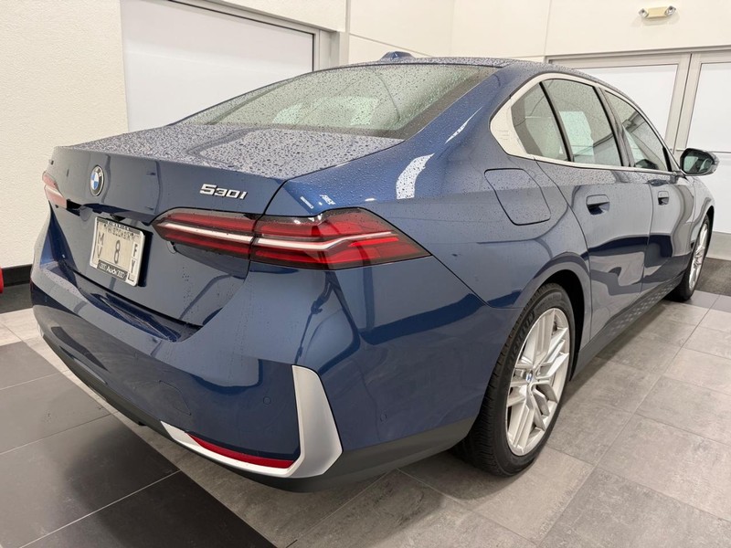 BMW 5 Series Vehicle Image 2