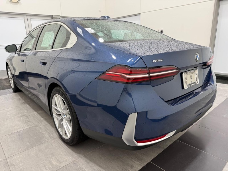 BMW 5 Series Vehicle Image 4