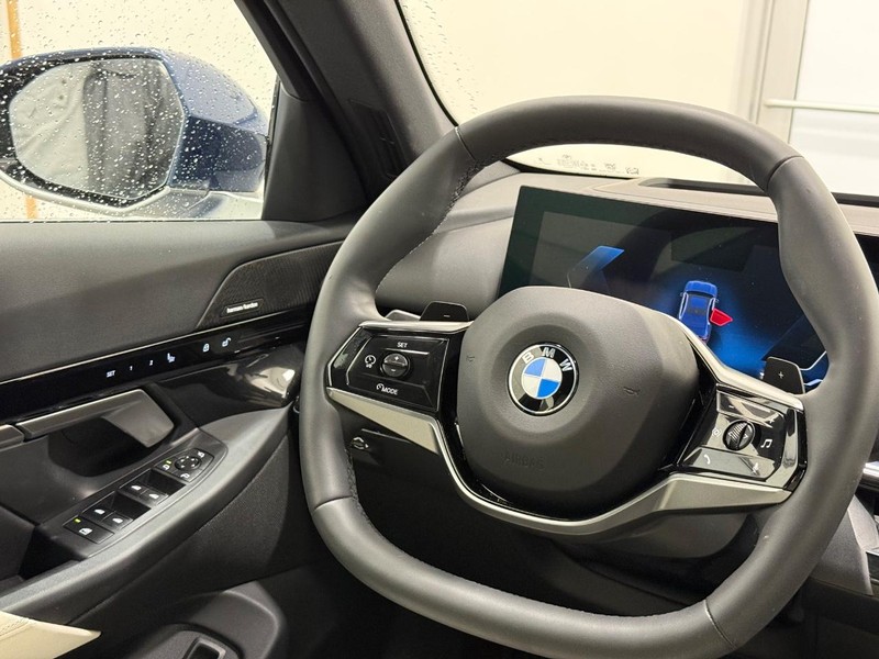 BMW 5 Series Vehicle Image 12