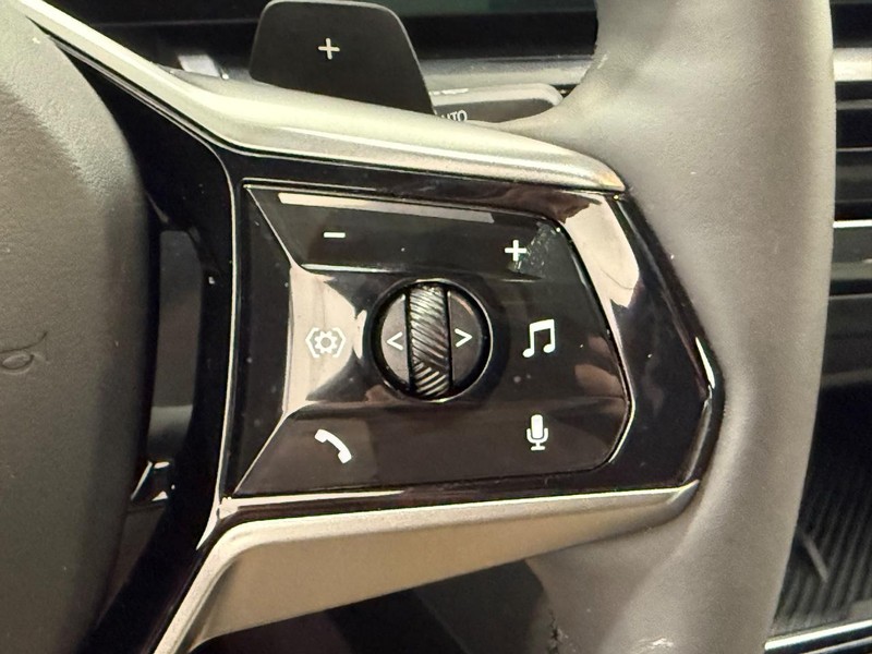 BMW 5 Series Vehicle Image 15