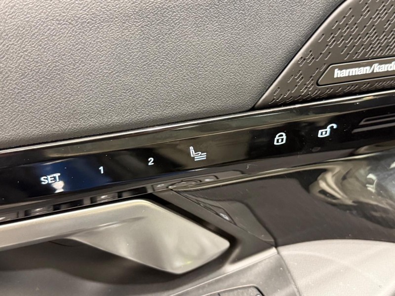 BMW 5 Series Vehicle Image 19
