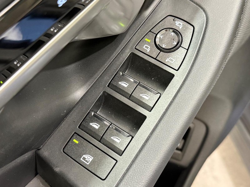BMW 5 Series Vehicle Image 20