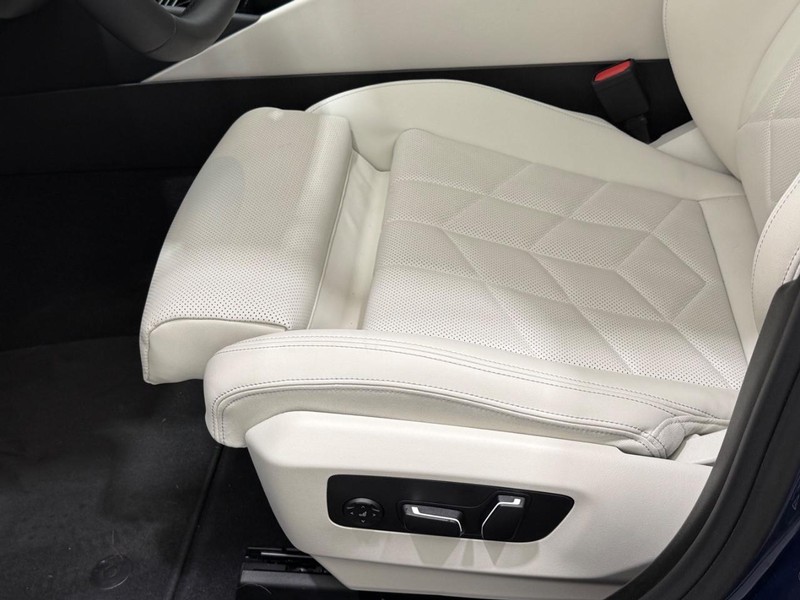 BMW 5 Series Vehicle Image 21