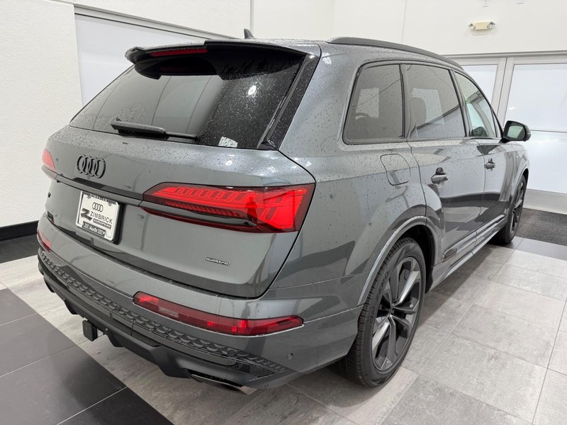 Audi Q7 Vehicle Image 2