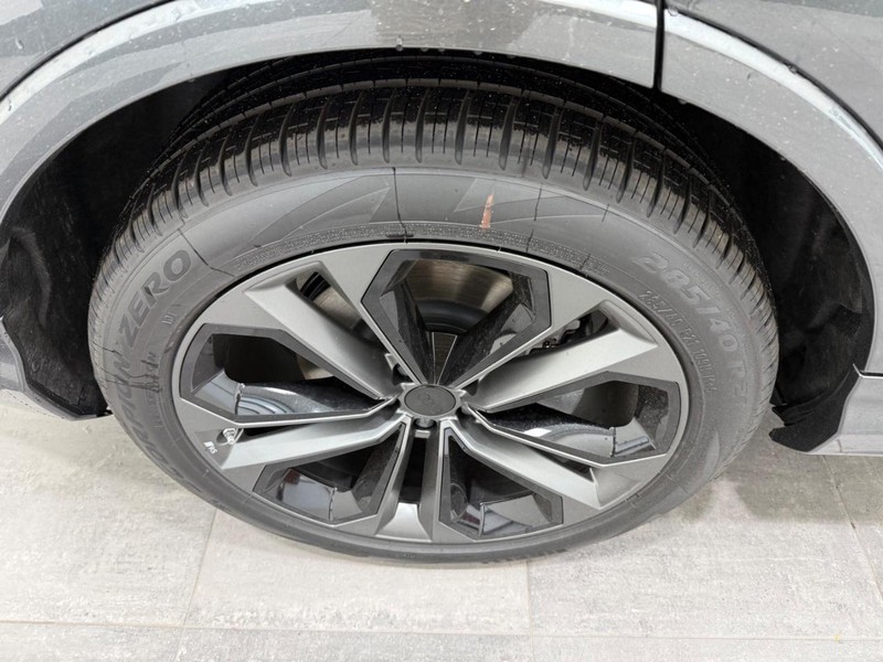 Audi Q7 Vehicle Image 3