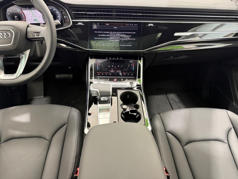 Audi Q7 Vehicle Image 5