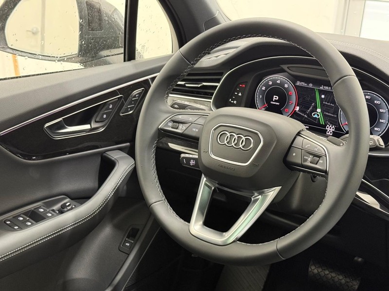 Audi Q7 Vehicle Image 8
