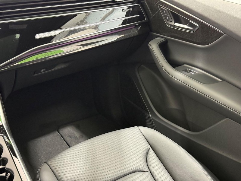 Audi Q7 Vehicle Image 9