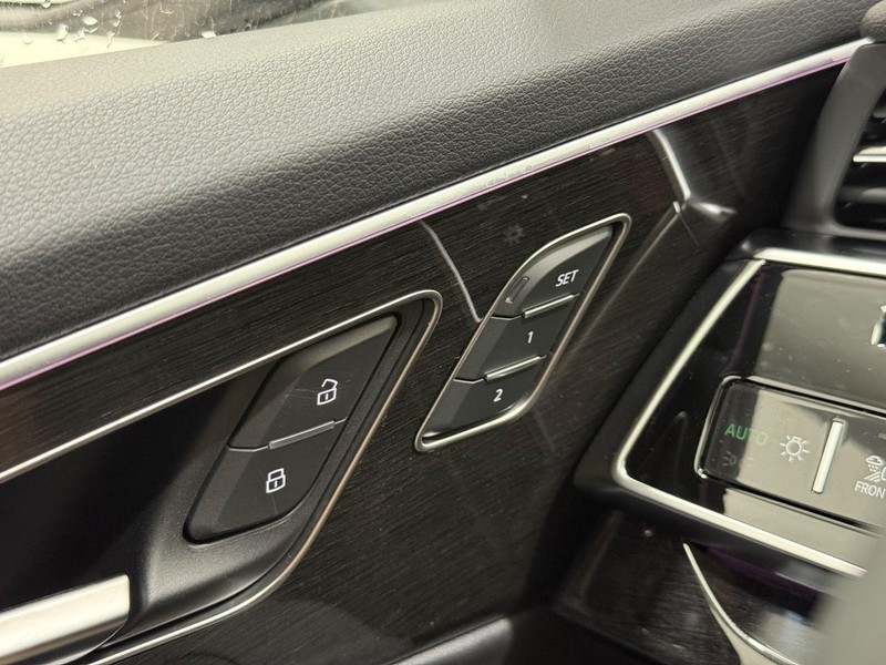 Audi Q7 Vehicle Image 10