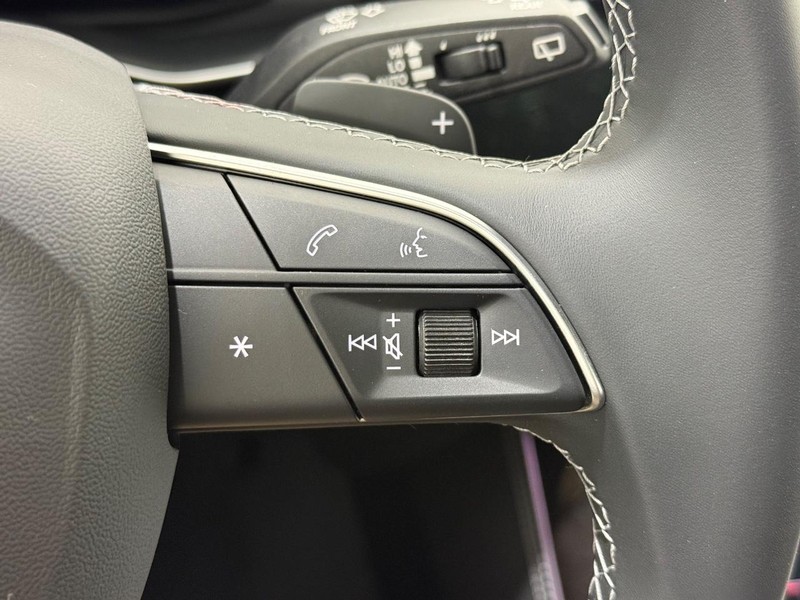Audi Q7 Vehicle Image 12