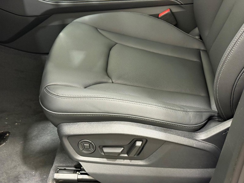 Audi Q7 Vehicle Image 16