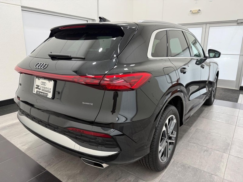 Audi Q5 Vehicle Image 2